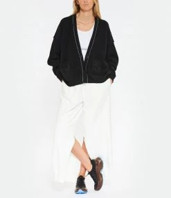 MM6 MAISON MARGIELA Pantalon Jogging Large Fendu Blanc, Collection Studio 8 MM6 MAISON MARGIELA Pantalon Jogging Large Fendu Blanc, Collection Studio -Boutique UGG unnamed file 1114