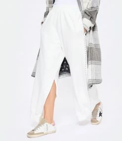 MM6 MAISON MARGIELA Pantalon Jogging Large Fendu Blanc, Collection Studio 9 MM6 MAISON MARGIELA Pantalon Jogging Large Fendu Blanc, Collection Studio -Boutique UGG unnamed file 1115