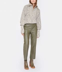 MAEVY MOUVEMENT LIBRE Pantalon Cuir Vegan Kaki 7 MAEVY MOUVEMENT LIBRE Pantalon Cuir Vegan Kaki -Boutique UGG unnamed file 1870