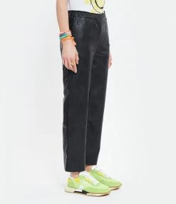 MAEVY MOUVEMENT LIBRE Pantalon Cuir Vegan Noir 9 MAEVY MOUVEMENT LIBRE Pantalon Cuir Vegan Noir -Boutique UGG unnamed file 1876