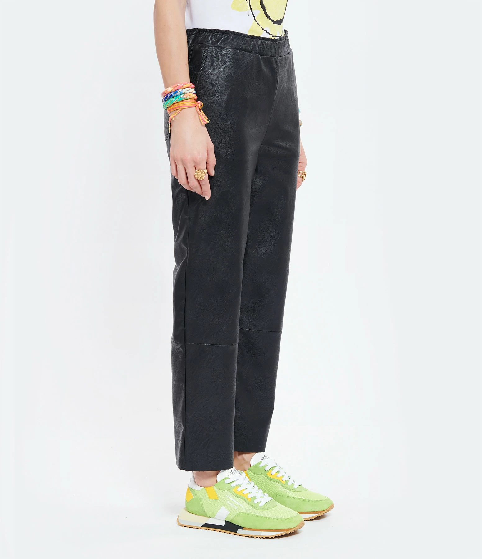 MAEVY MOUVEMENT LIBRE Pantalon Cuir Vegan Noir 4 MAEVY MOUVEMENT LIBRE Pantalon Cuir Vegan Noir - Image 4