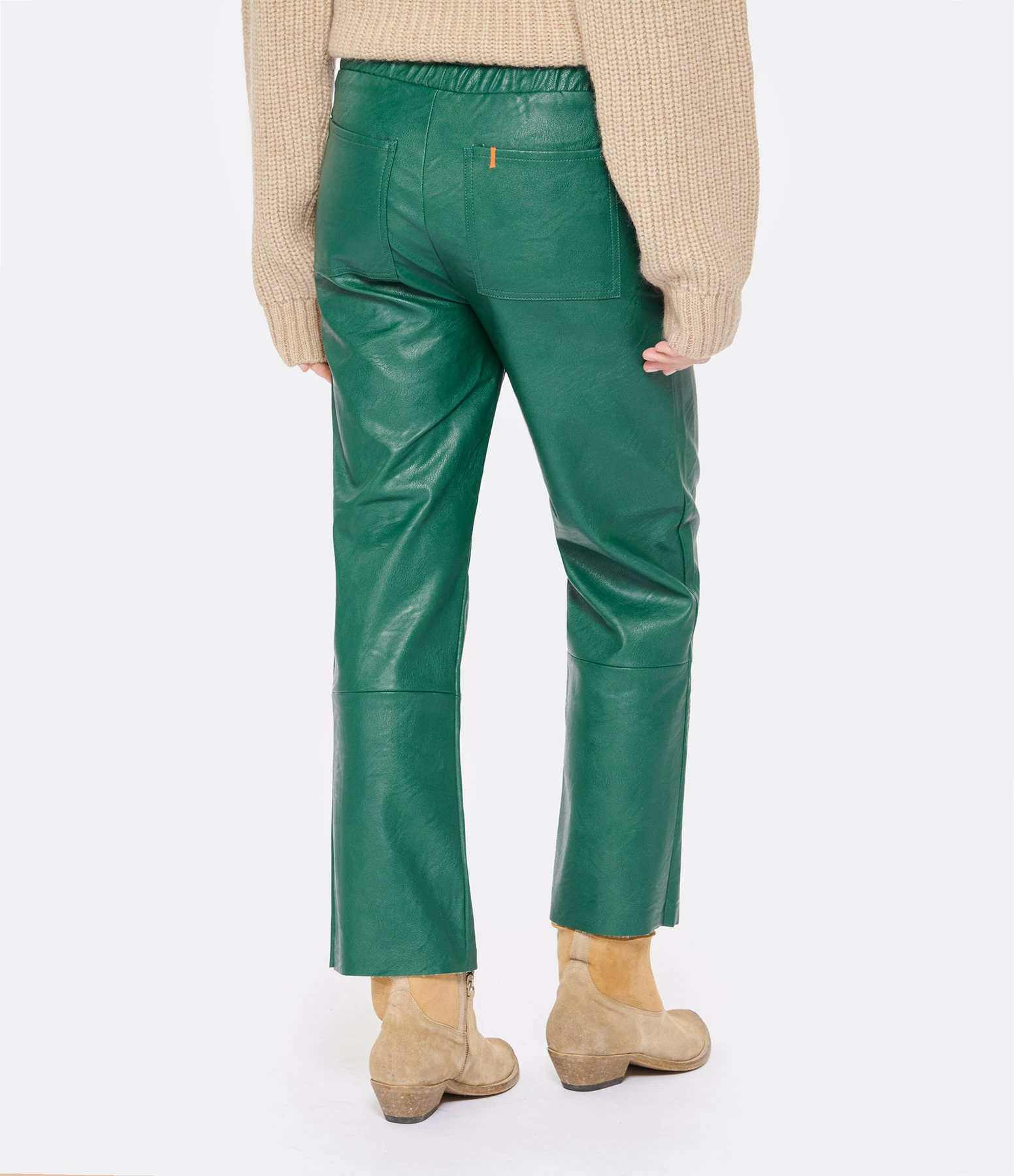 MAEVY MOUVEMENT LIBRE Pantalon Cuir Vegan Vert Bouteille 5 MAEVY MOUVEMENT LIBRE Pantalon Cuir Vegan Vert Bouteille - Image 5