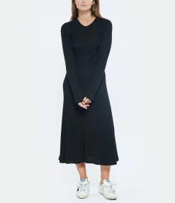 CLOSED Robe Laine Noir -Boutique UGG unnamed file 2967