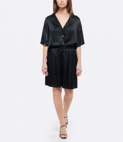 JEANNE VOULAND Bermuda Hero Satin Noir 8 JEANNE VOULAND Bermuda Hero Satin Noir -Boutique UGG unnamed file 3377