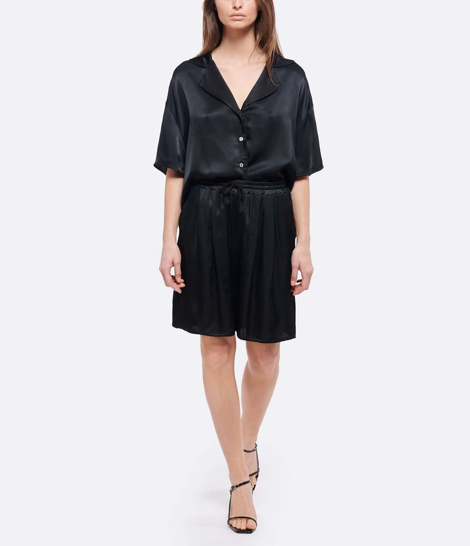 JEANNE VOULAND Bermuda Hero Satin Noir 3 JEANNE VOULAND Bermuda Hero Satin Noir - Image 3
