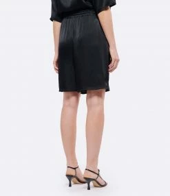 JEANNE VOULAND Bermuda Hero Satin Noir 10 JEANNE VOULAND Bermuda Hero Satin Noir -Boutique UGG unnamed file 3379