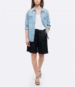 JEANNE VOULAND Bermuda Hero Satin Noir 11 JEANNE VOULAND Bermuda Hero Satin Noir -Boutique UGG unnamed file 3380