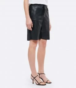 JEANNE VOULAND Short Geronimo Loose Similicuir Noir 10 JEANNE VOULAND Short Geronimo Loose Similicuir Noir -Boutique UGG unnamed file 3389