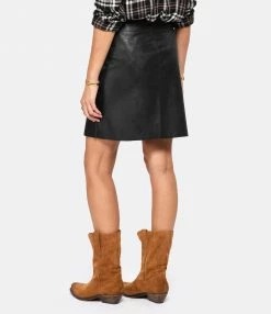MAEVY MOUVEMENT LIBRE Jupe Mini Cuir Vegan Noir 9 MAEVY MOUVEMENT LIBRE Jupe Mini Cuir Vegan Noir -Boutique UGG unnamed file 3449