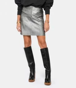 MAEVY MOUVEMENT LIBRE Jupe Mini Cuir Vegan Argenté -Boutique UGG unnamed file 3453
