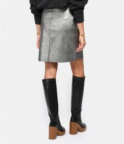 MAEVY MOUVEMENT LIBRE Jupe Mini Cuir Vegan Argenté -Boutique UGG unnamed file 3454