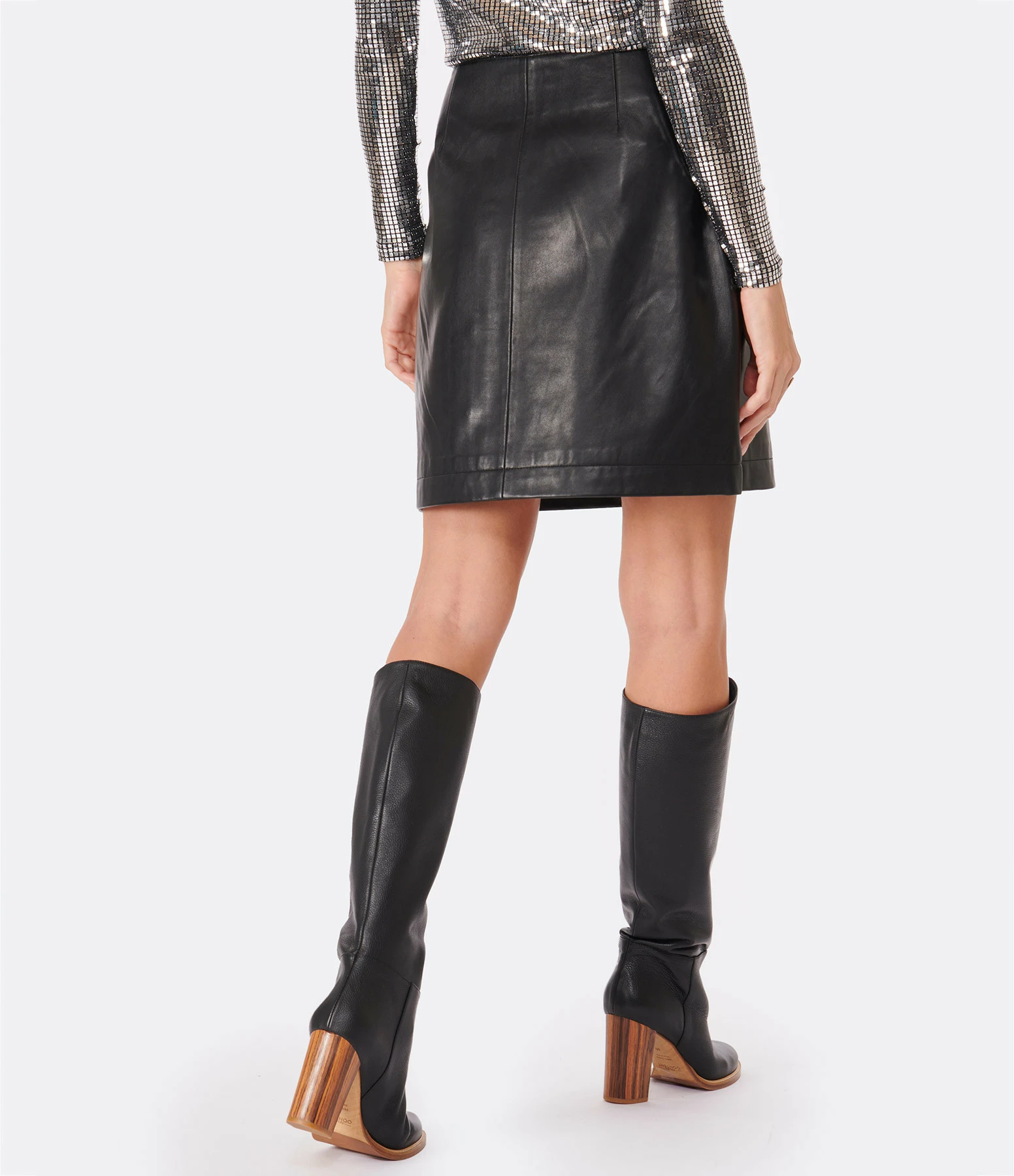 MAISON STANDARDS Jupe Boutonnée Emilia Cuir Noir 4 MAISON STANDARDS Jupe Boutonnée Emilia Cuir Noir - Image 4