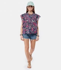 MOTHER Short The Tomcat Kick Fray Denim Playing With Scissor -Boutique UGG unnamed file 4050