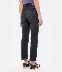 AMI PARIS Jean Droit Denim Noir Délavé 11 AMI PARIS Jean Droit Denim Noir Délavé -Boutique UGG unnamed file 705